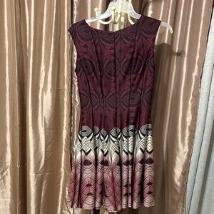 Gabby Skye Burgundy and Cream Geometric Mini Dress